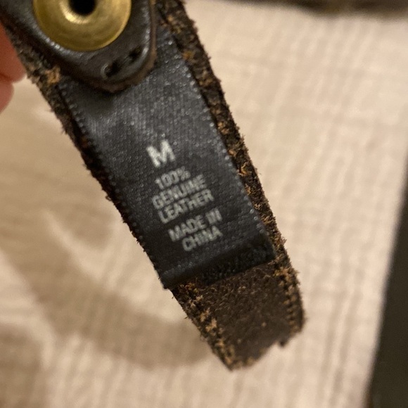 Tarnish brown leather belt in very good condition. Size M - Picture 4 of 10